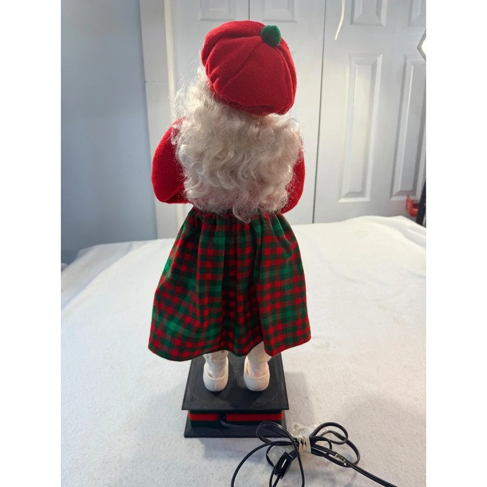 Vintage 1993 Holiday Creations NOEL Girl Animated Musical Christmas Figure